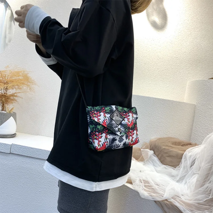 

Thai tide brand Gaga bag ins Chaoren recommend Street retro ethnic versatile laser bag mobile phone bag