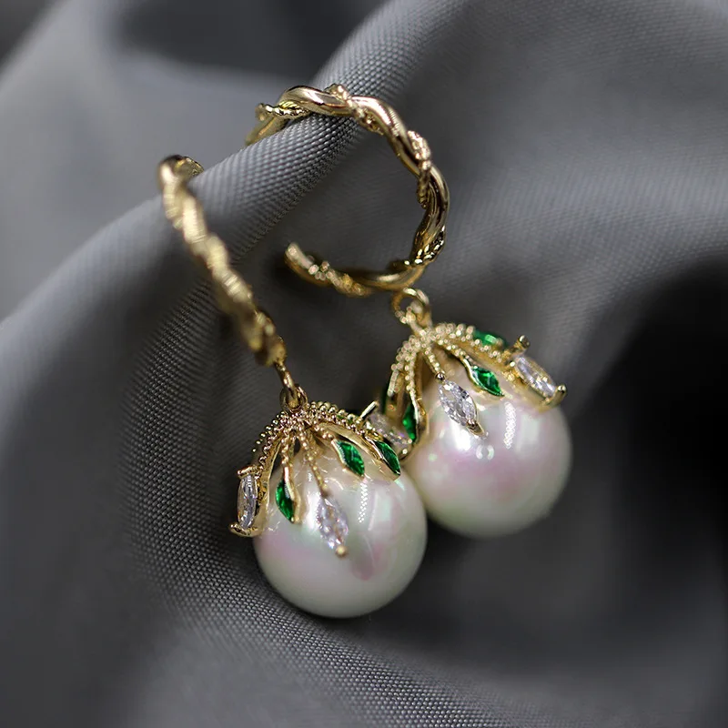 

Exquisite Women's Banquet Pearl Earrings Earrings Colorful Crystal Earrings Cocktail Party Jewelry
