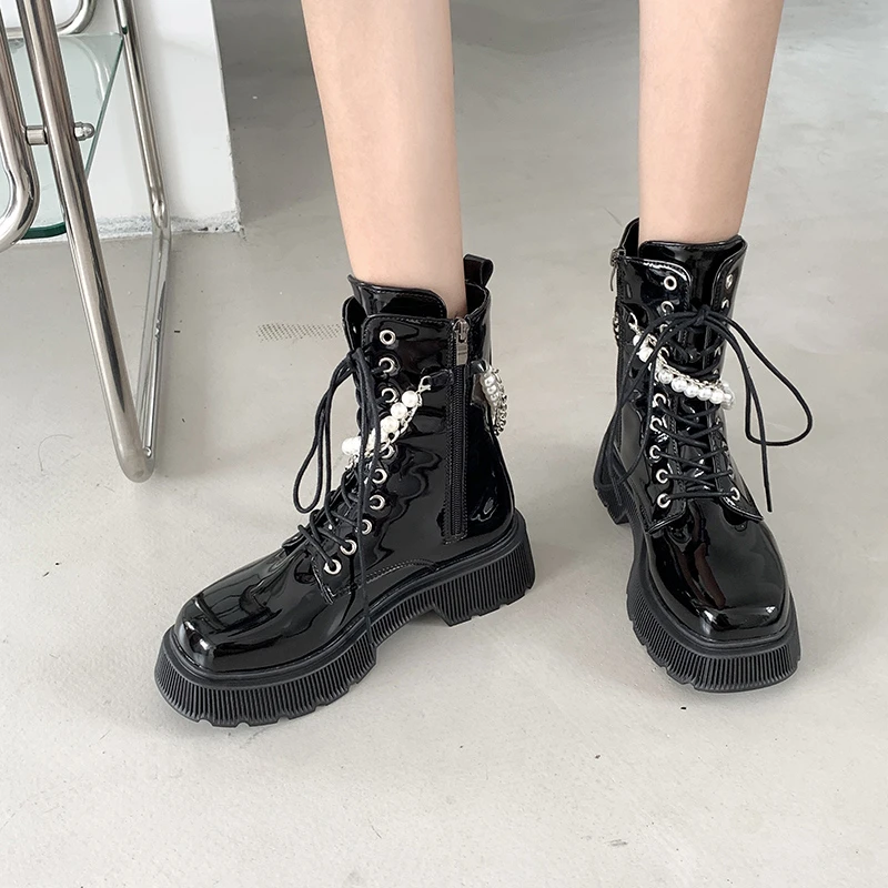 

Metal Chain String Bead Decoration Martin Boots For Women 2021 Patent Leather Lac-up Thick Platform High Square Heel Shoes