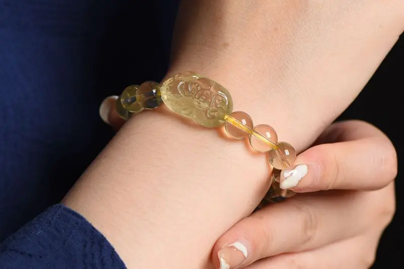 Браслет из натуральных желтых кристаллов ювелирное изделие с мотивами монет