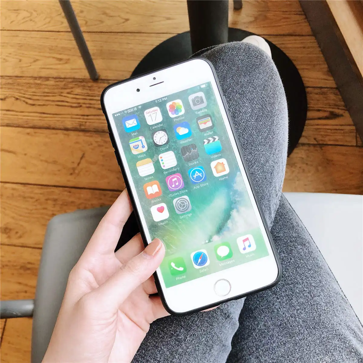Чехол HYH для iphone белый и черный маленький с узором в виде сердца