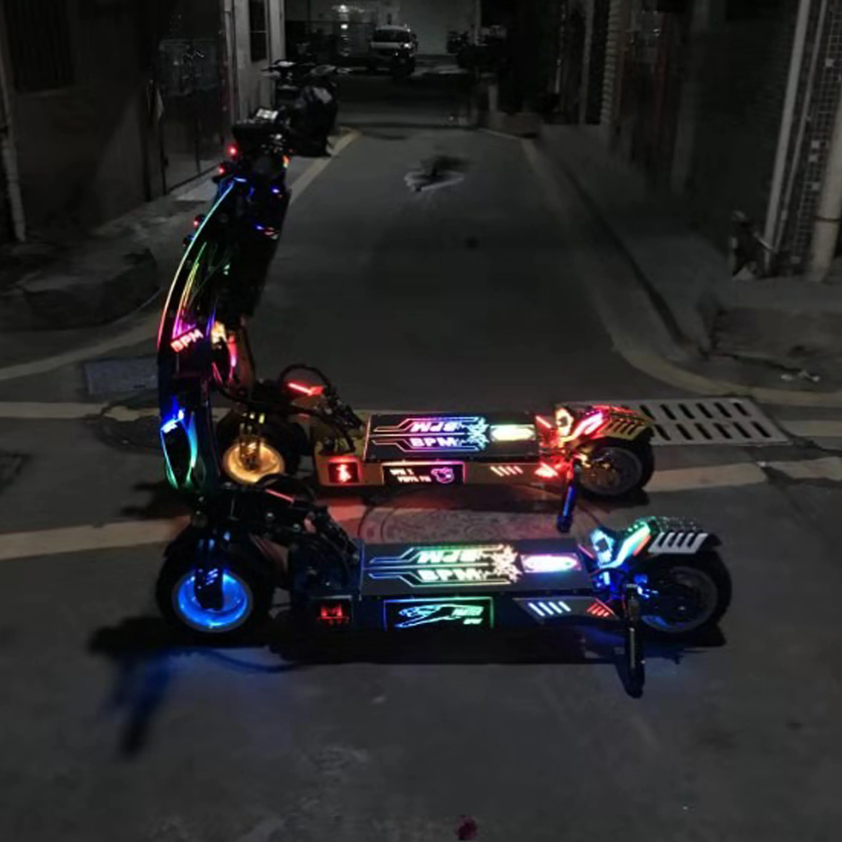 KWHEEL по индивидуальному заказу скутер светодиодное напольное 60V 35Ah Электрический скутер