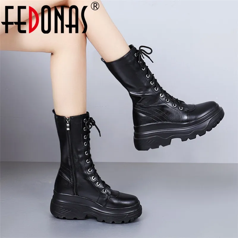 FEDONAS/новые удобные ботинки на платформе; женские ботинки до середины икры из натуральной кожи; Танцевальная обувь на не сужающемся книзу массивном каблуке; женские мотоботы