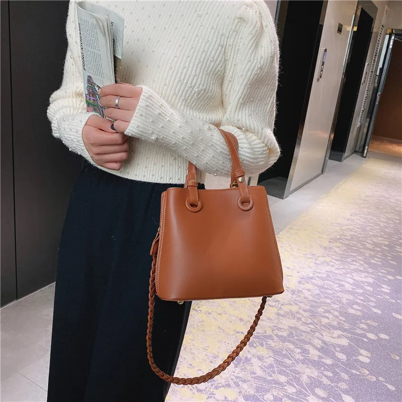 

2021new Korean Fashion Ladies Woven Tote Bag Casual All-match One-shoulder Messenger Bag Senior Retro PU Soft Leather Bucket Bag