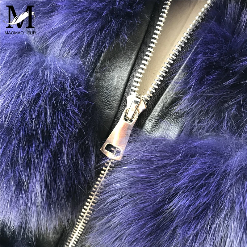 Жилет женский полосатый из натурального Лисьего меха на молнии с капюшоном |