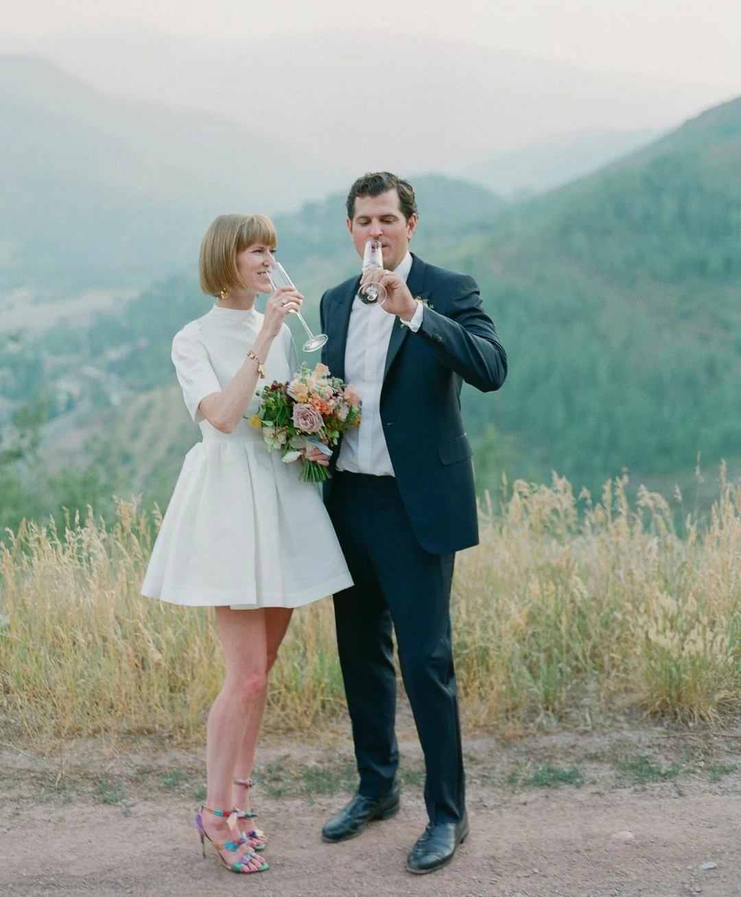 

Элегантные Короткие атласные свадебные платья с высокой горловиной и карманами, на молнии сзади, цвета слоновой кости, пышные халаты для женщин