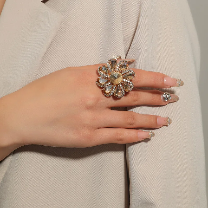 

Korean Fashion Crystal Flower Rings for Women Girl Stylish Temperament Vintage Opening Champagne Zircon Gold Ring Party Jewelry