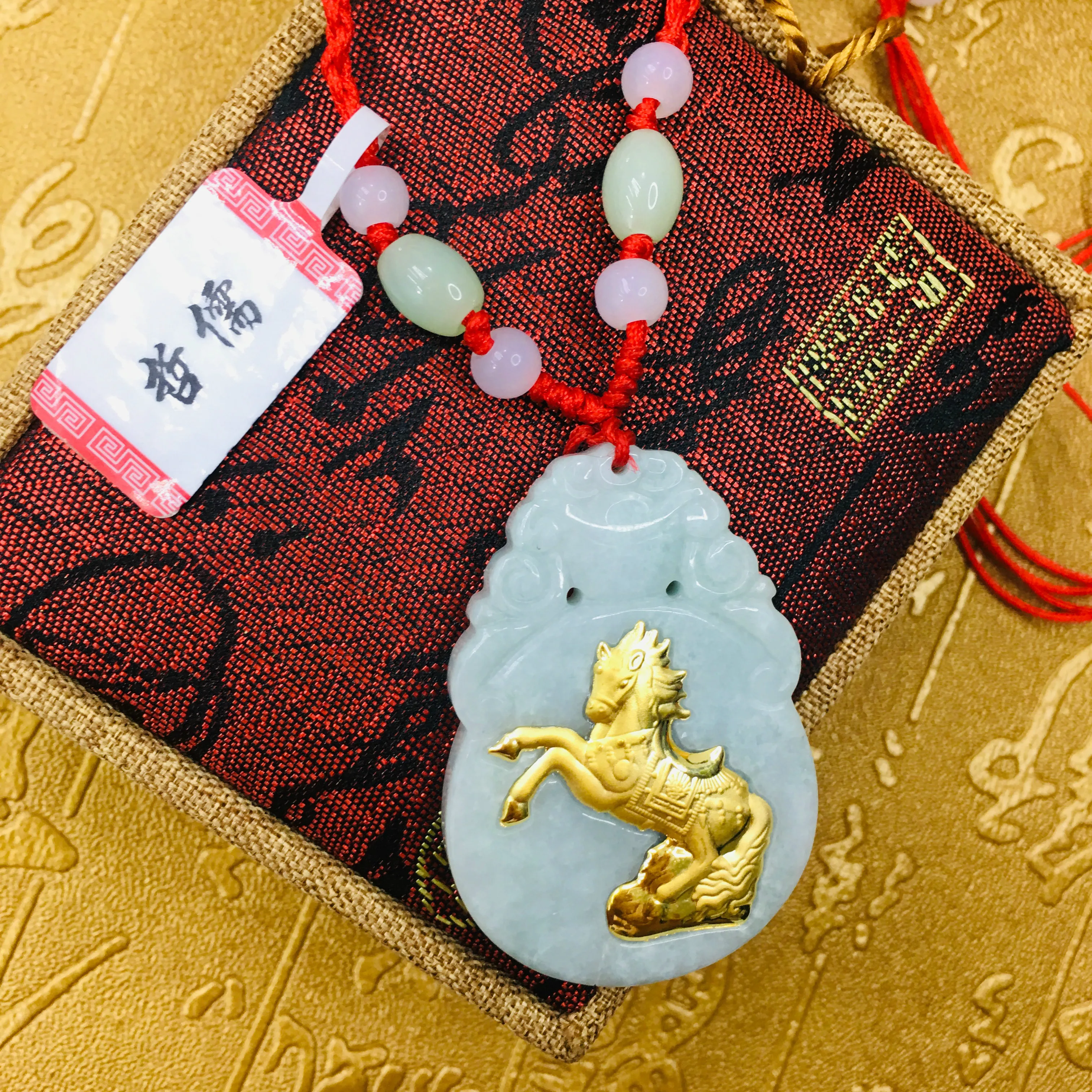 Отправить сертификат натуральный бирманский нефрит инкрустированный 24K золотой