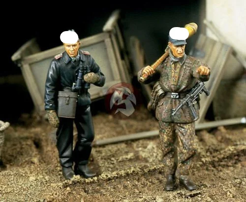 

1/35 Resin Figure model kits WWII Commanders and infantry Unassembled and unpainted