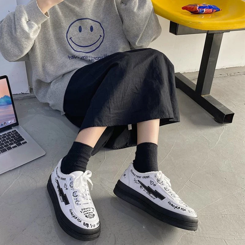 

Women Platform Graffiti Vulcanized Autumn Female Mixed Colors Ladies Lace Up Sport Shoes Woman Chunky Bottom Footwear