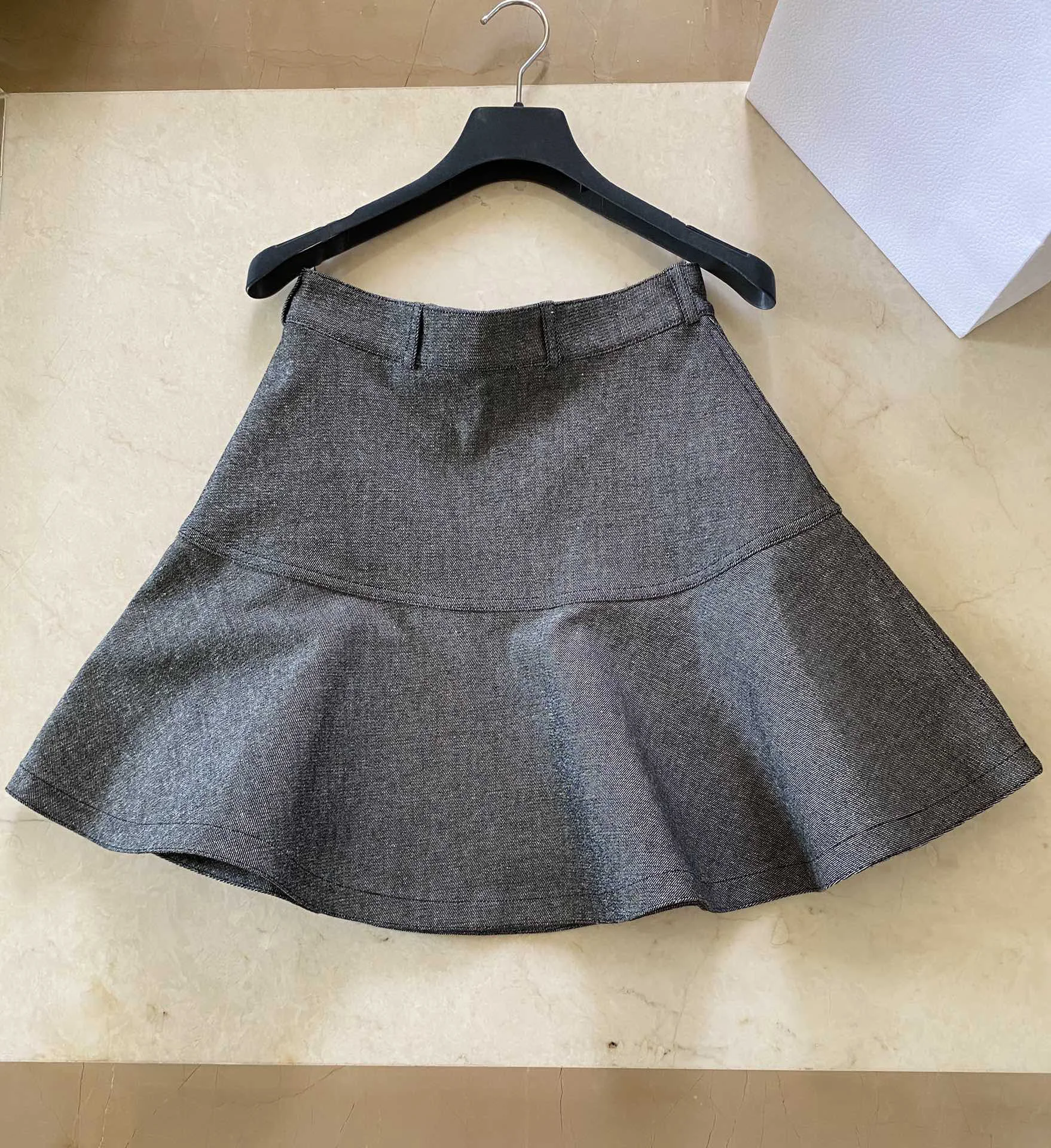 2021 Новая женская модная сексуальная серая мини-юбка с оборками 1204 | Женская