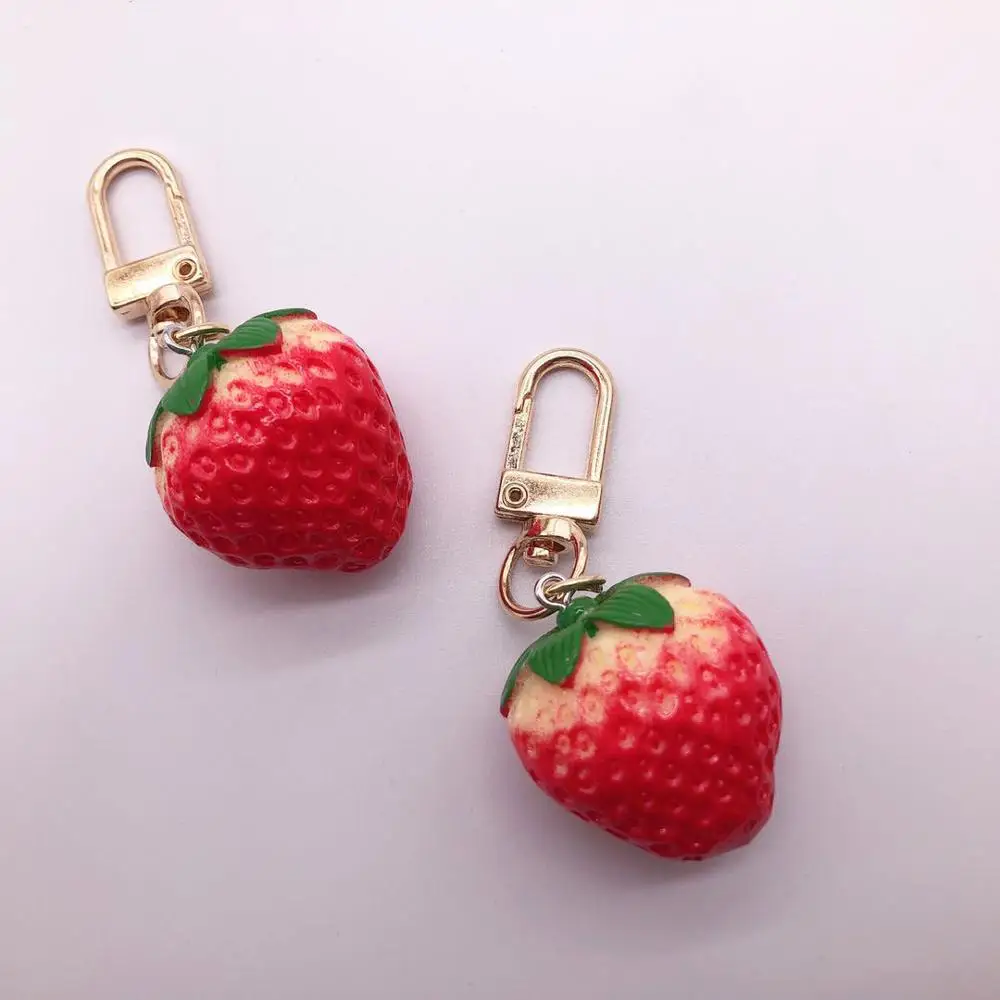 

WANGAIYAO2021 new three-dimensional strawberry keychain female mobile phone pendant car bag cute strawberry pendant jewelry lady
