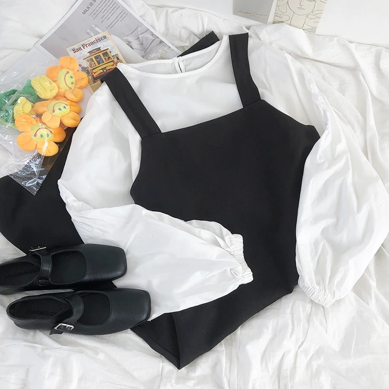 

Рубашка с длинными рукавами и круглым вырезом в японском стиле + черное облегающее платье на подтяжках