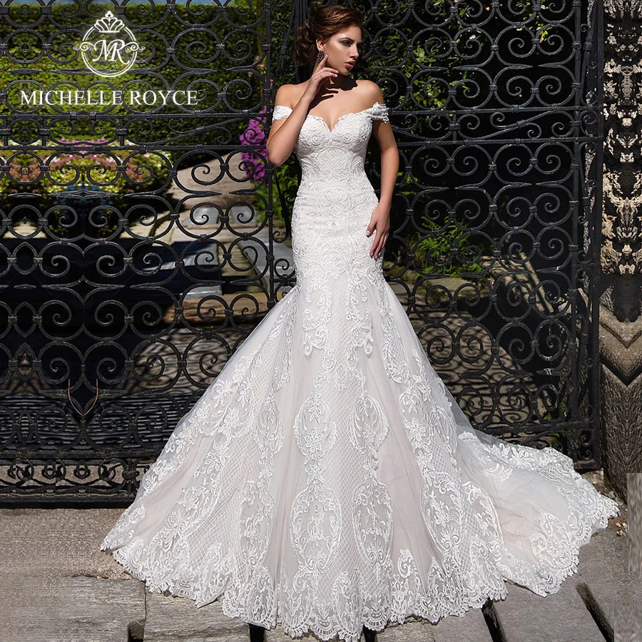 Женское свадебное платье со шлейфом It's yiiya белое с юбкой годе V-образным вырезом