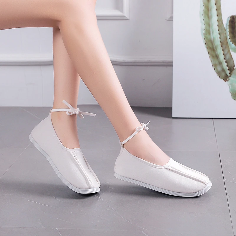 

Plus Size 35-45 Loafers Women Ethnic Style Lightweight Ankle Strap Ballet Flats Old Beijing Canvas Shoes Nurse Walking Footwear