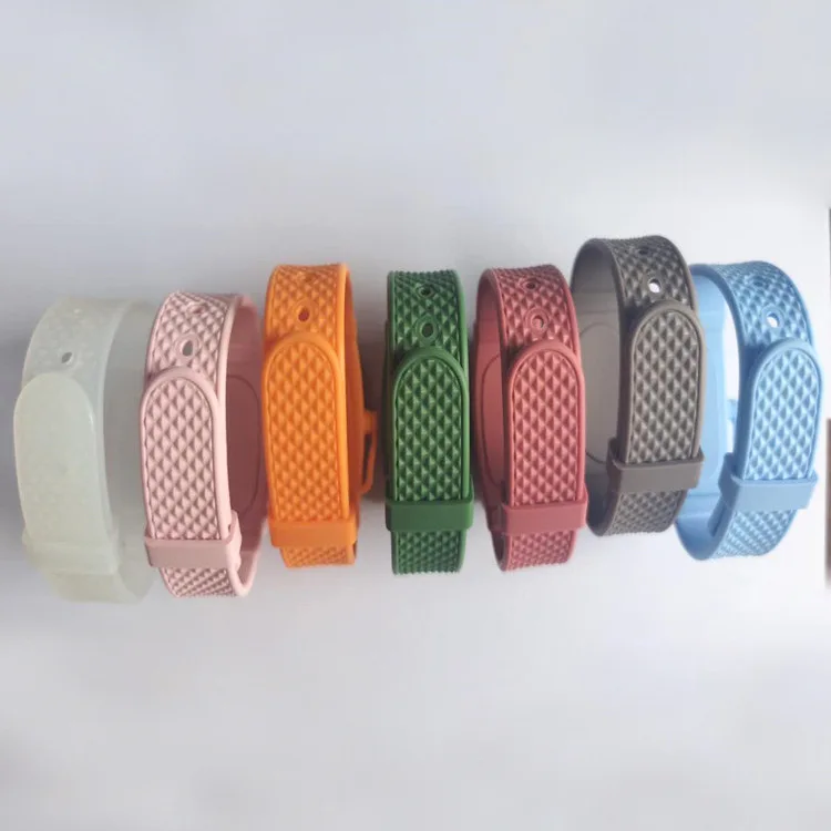 

Hand Sanitizer Dispenser Wristband Silicone Bracelet Hand Dispenser Wearable Wash Hand Sanitizer Pumps Wristband Random 2PCS