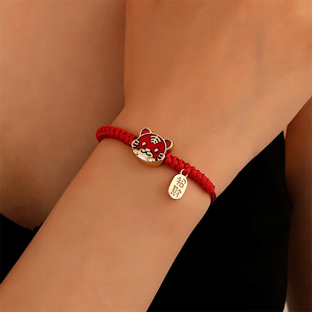 

New Year Zhaocai Nafu Red Couple Bracelet Chinese Fashion Cartoon Woven Tiger Head Girlfriends Bracelet Gift Charm Bracelet