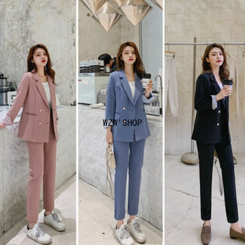 

Женский костюм-двойка из блейзера и брюк