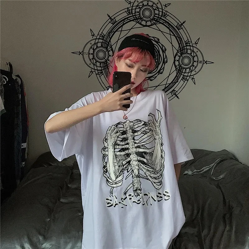 

Skull Bones Anime Graphic T-shirt Punk Women's Gothic Tops Summer Harajuku Vintage Streetwear Tee Korean Style Fashion Clothing