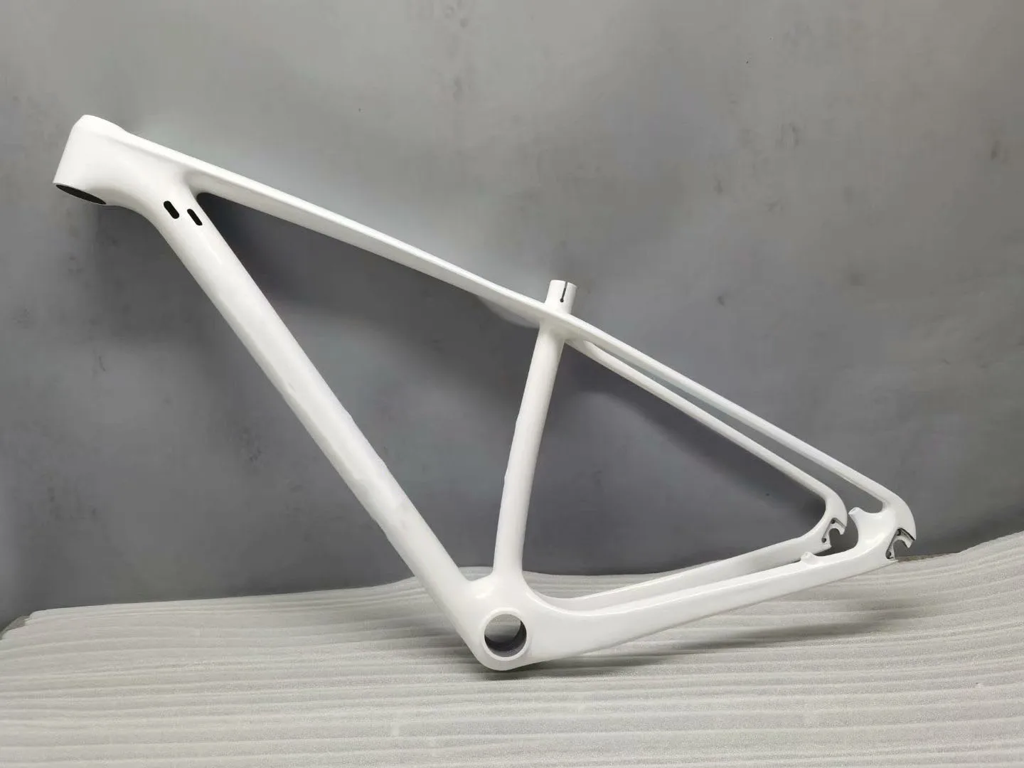 

New Epic lightest hardtail carbon frame 29 XC geometry Boost 148x12mm rear hub spacing Internal cable routing MTB carbon frame