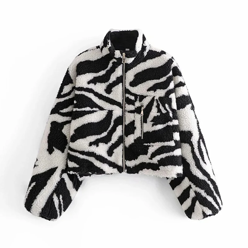 

The New Animal Print Short Coat with Lapels and Long Sleeves for Winter 2020 Model Is Made of Soft Cotton with Slim-Fitting