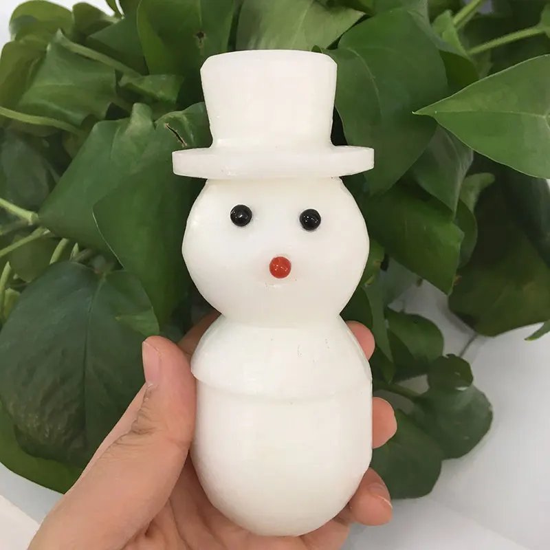 Скульптура снеговика из натурального белого мрамора в качестве украшения