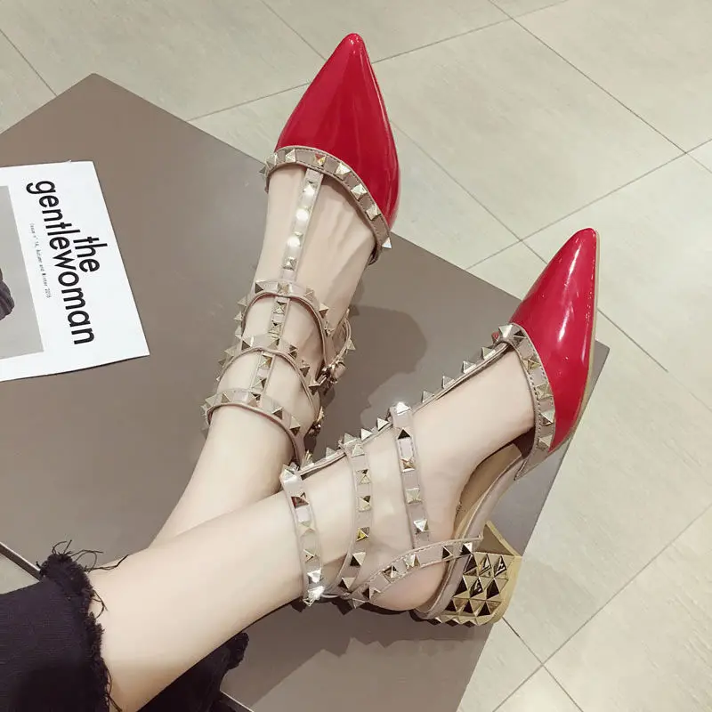 

HKWS 2020 новый небольшой свежий обувь на высоком каблуке женские заостренные квадратные со словом с пряжкой с заклепками сандалии в диком стил...