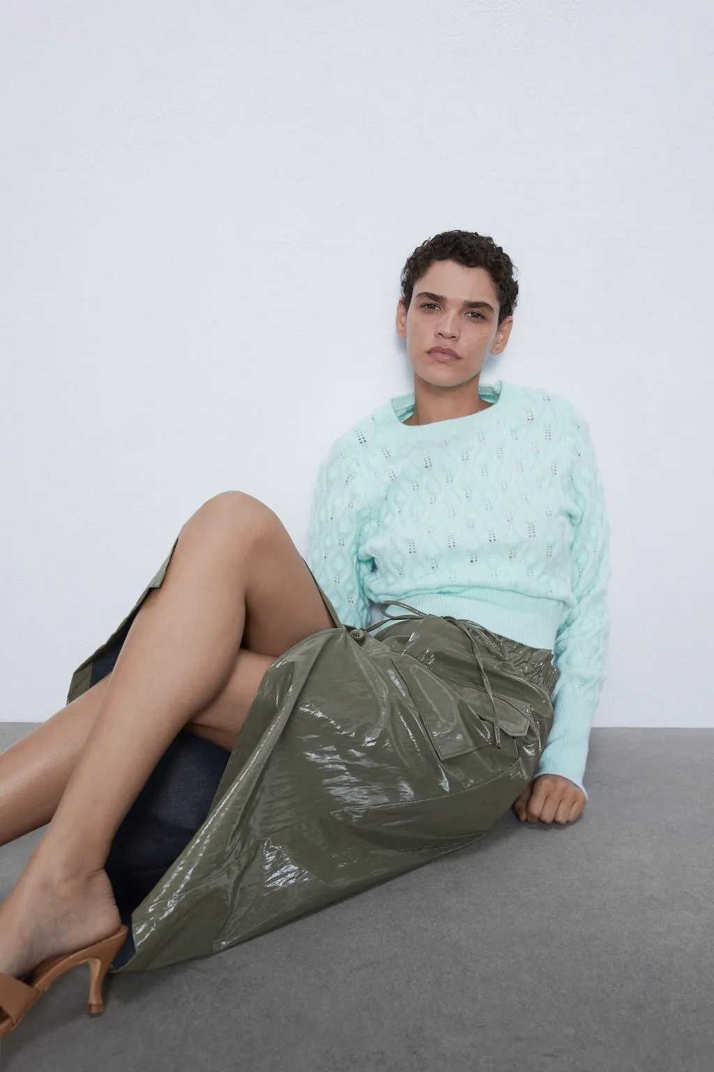 

2020 new eight-strand knitted sweater for women plaided round neck lantern sleeves pullover sweater female top V530