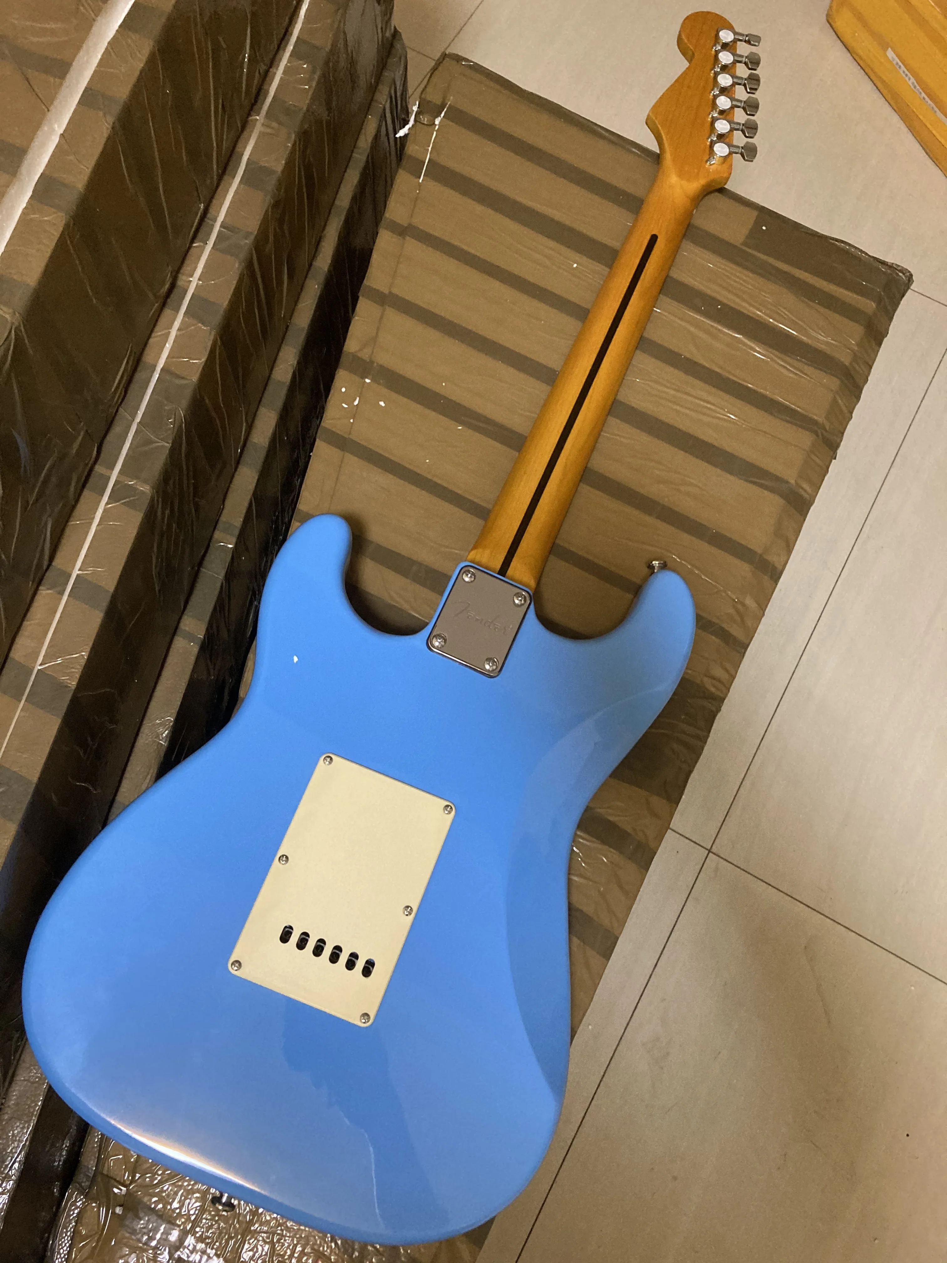 Stratocaste-r custom body 6 string Rosewood fingerboard электрическая гитара в наличии | Спорт и
