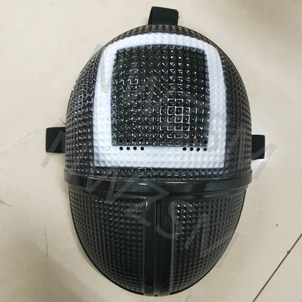 

Маска из игры «кальмар» для косплея