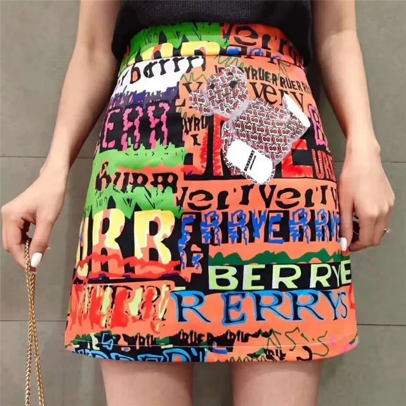 

Sexy Woman Fashion Vogue Pencil Mini Skirts High Waist Wraped Sheath Girls Club Bear Letter Graffiti Print Skirts Hipster Saia