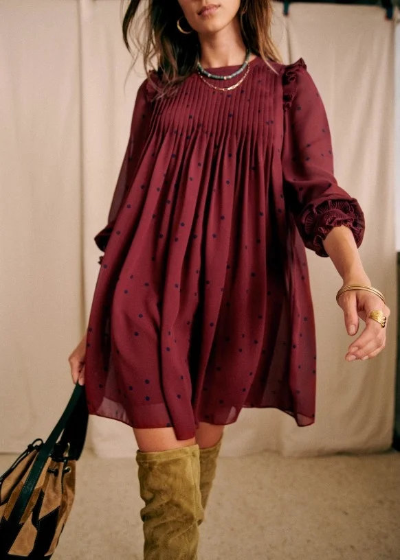 

Плиссированное платье в горошек с оборками