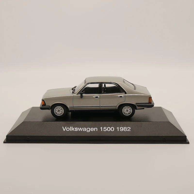 Модель автомобиля под давлением ixo 1/43 Volkswagen 1500 1982 игрушечный автомобиль из