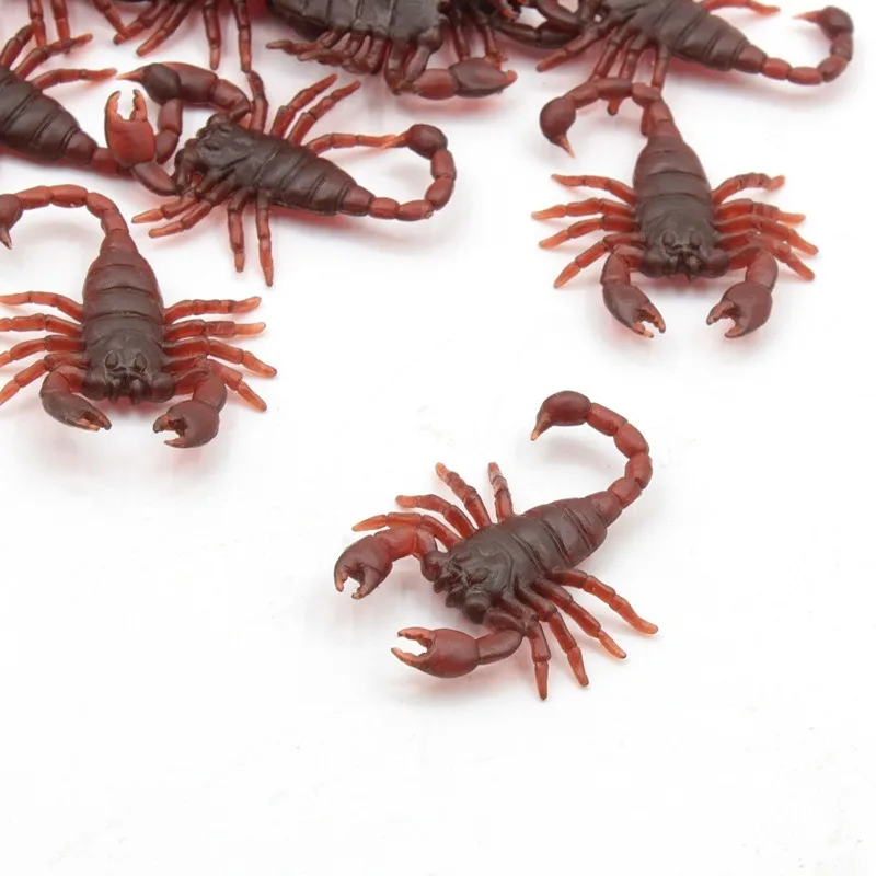 

10Pcs Halloween Funny Toys Plastic Cockroach Housefly Centipede Scorpions Gags Practical Jokes Toy Oyuncak Gadgets Rubber Bugs