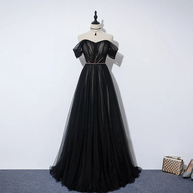 

Вечернее платье со шлейфом, с бисером, черного цвета