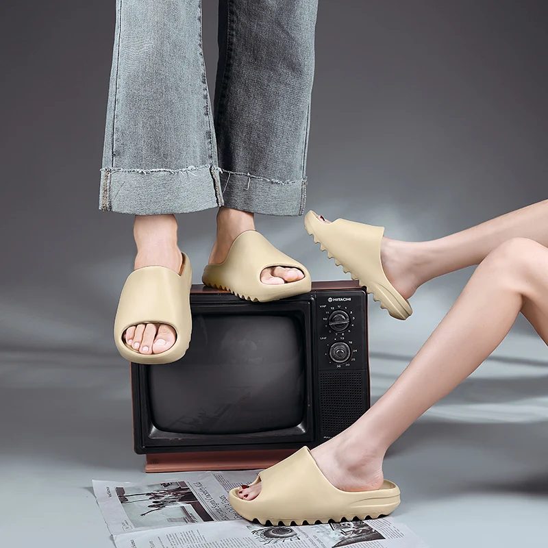 2021 новые тапочки Ники Канье домашние летние разноцветные пляжные шлепанцы