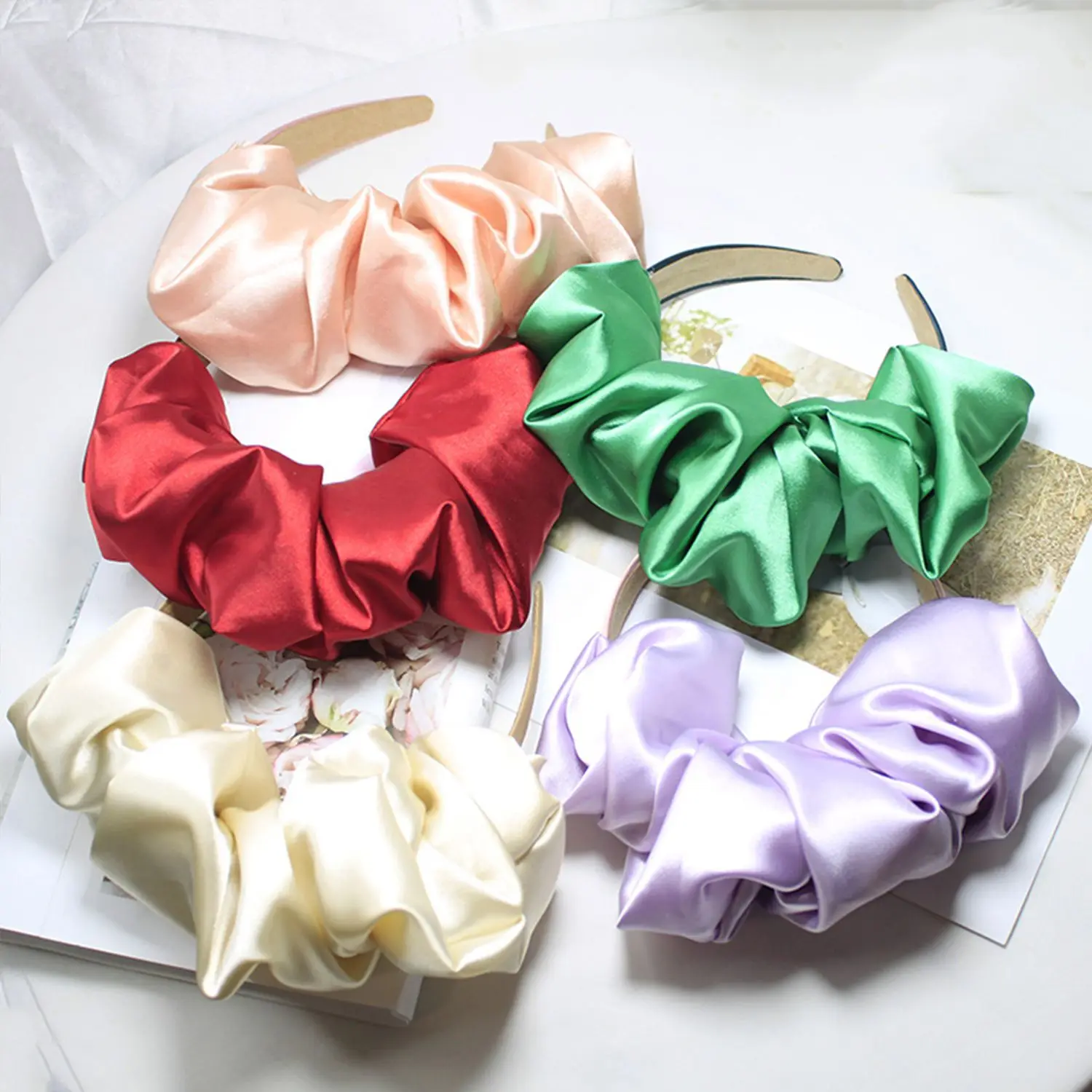 

Scrunchy Headband Outer All-Match Solid Color Vintage Palace French Hairpin Slik Padded Pleated Hairband For Women