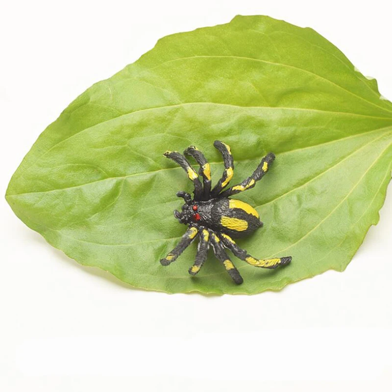 

Promotion! 100Pcs 2 Styles Prank Lifelike Spider Simulation Fake Spider Funny Trick Toys for Halloween Party House Decor(Ran)