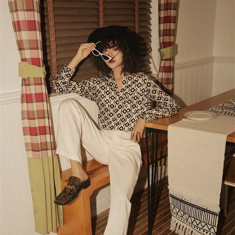 Винтажная атласная блузка CHEERART Pop женский топ с V-образным вырезом и жемчужными