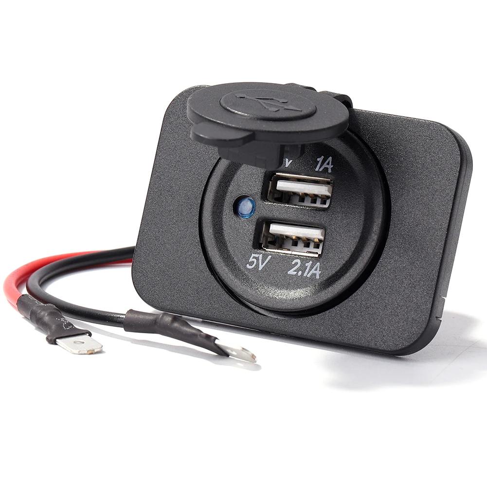 

Автомобильное зарядное устройство с двумя USB-портами и панелью, 3,1 А