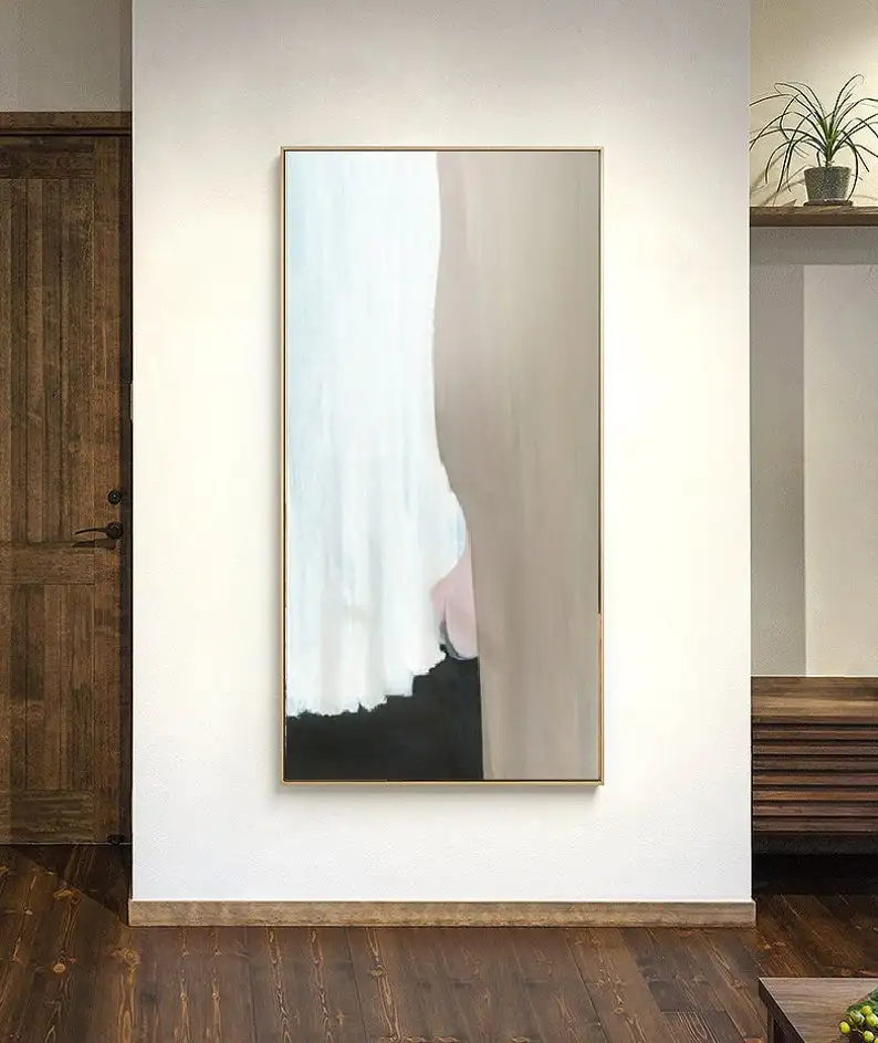 

Оригинальное минималистичное абстрактное искусство, черно-белая абстрактная живопись, фигурка девушки с белыми волосами, коричневое абстр...