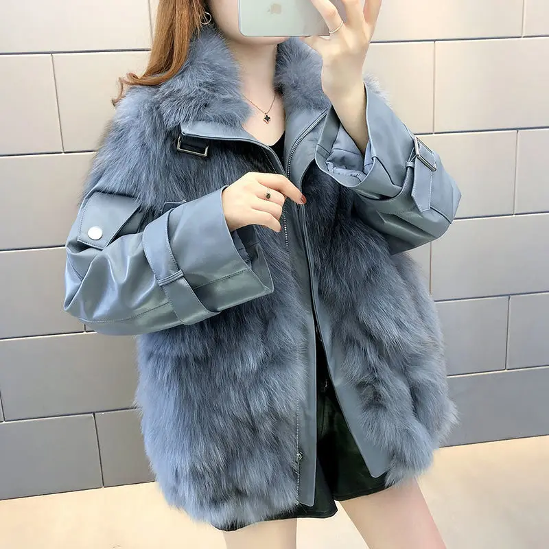 

Women 2021 Winter Fashion PU Leather Thicken Coats Female Warm Patchwork Faux Fur Jackets Ladies Slim Fake Fox Fur Outwears D606