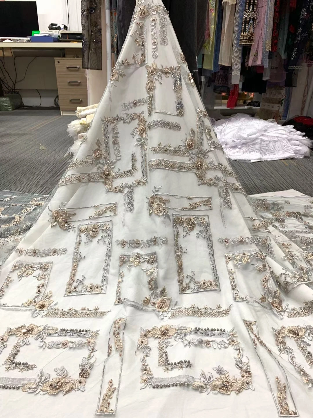 

Latest Beaded Lace Fabric High Quality African Lace Fabric Handmade Beads Lace Fabric for Bridal Material French Net Lace YF27