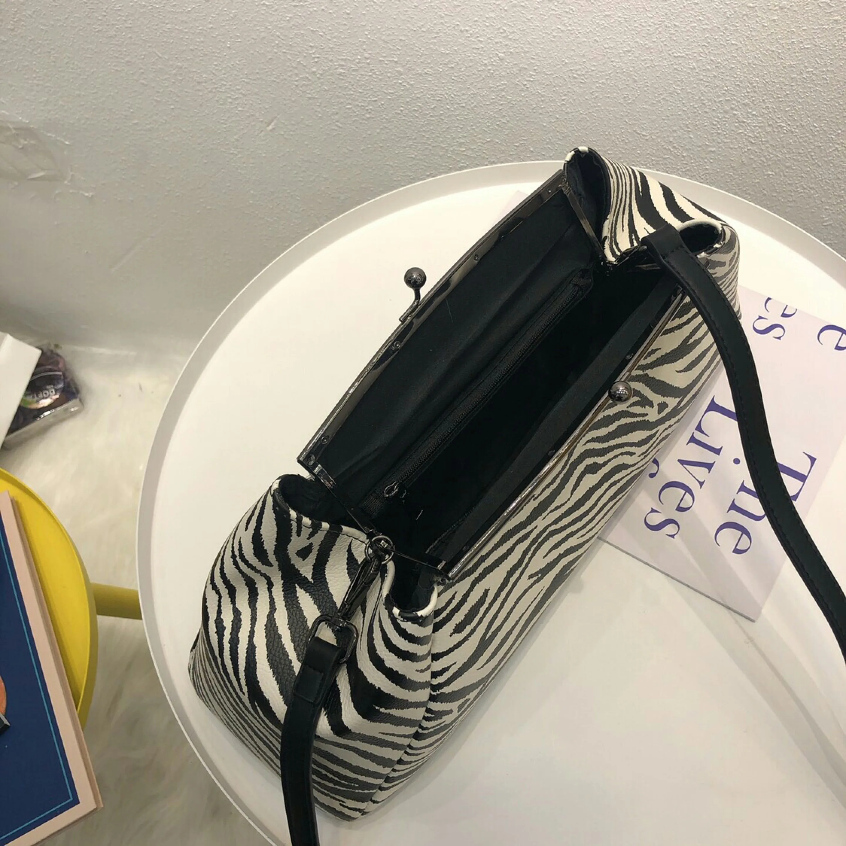 Кожаные клатчи в полоску под зебру известный бренд дизайнерская женская сумка