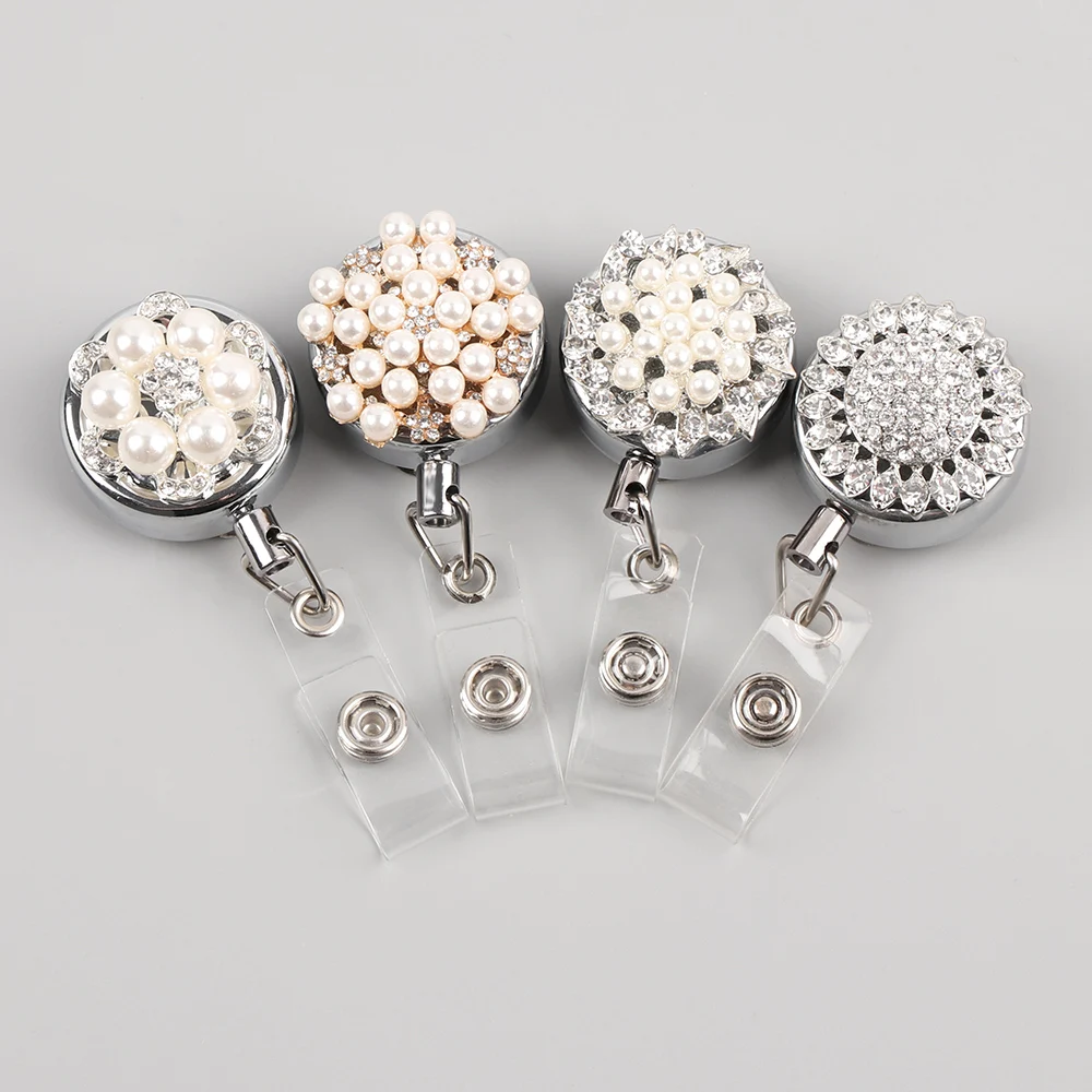 Выдвижной значок с жемчужинами шаблона металлический зажим для защиты от потери