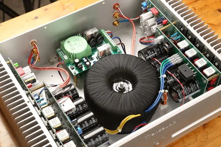 2019 готовый двухканальный задний усилитель FM711 160 Вт * 2|Усилители мощности| |