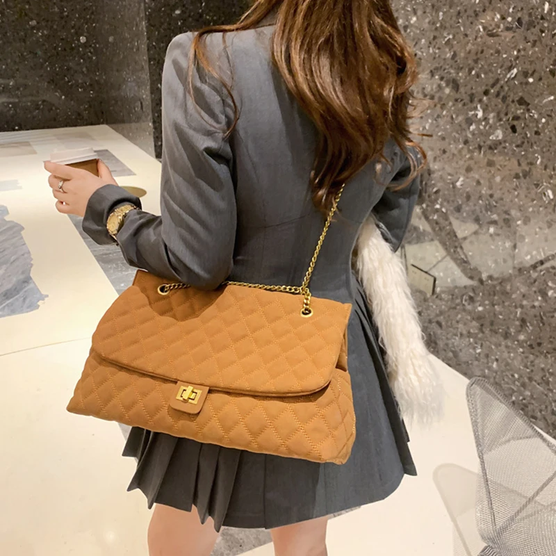 

Luxury Large Capacity Women Shoulder Bags Diamond Lattice Metal Chain Underarm Bag Female Plaid Pattern Lock Crossbody Packs