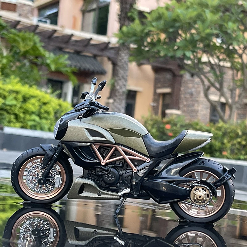 Модель мотоцикла Ducati Street Fighter Racing 1:12 литый под давлением Коллекционная модель со