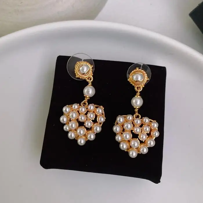 

French retro pearl hollow love lady temperament earrings