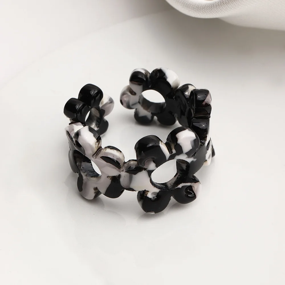 

Hollow Multiple Color Resin Transparent Irregular Marble Fruit Pattern Ring Tortoise Ring Gradient Style Trendy for Women or Men